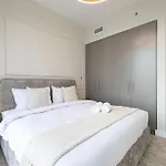 Magnificent - Stylish 3 Bedroom Retreat With A Burj Khalifa View