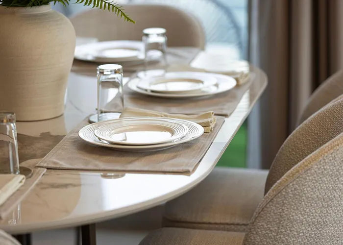 Magnificent - Stylish 3 Bedroom Retreat With A Burj Khalifa View