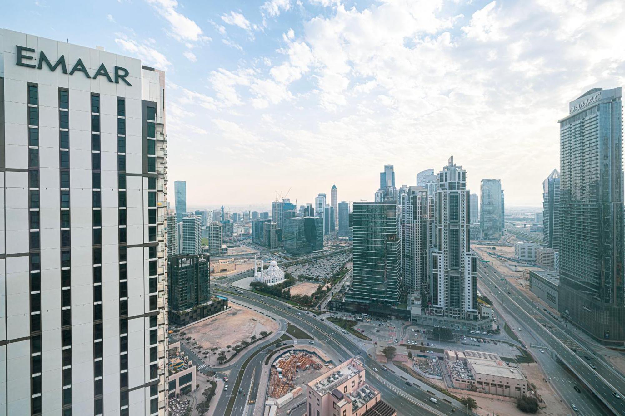 Magnificent - Stylish 3 Bedroom Retreat With A Burj Khalifa View Apartment