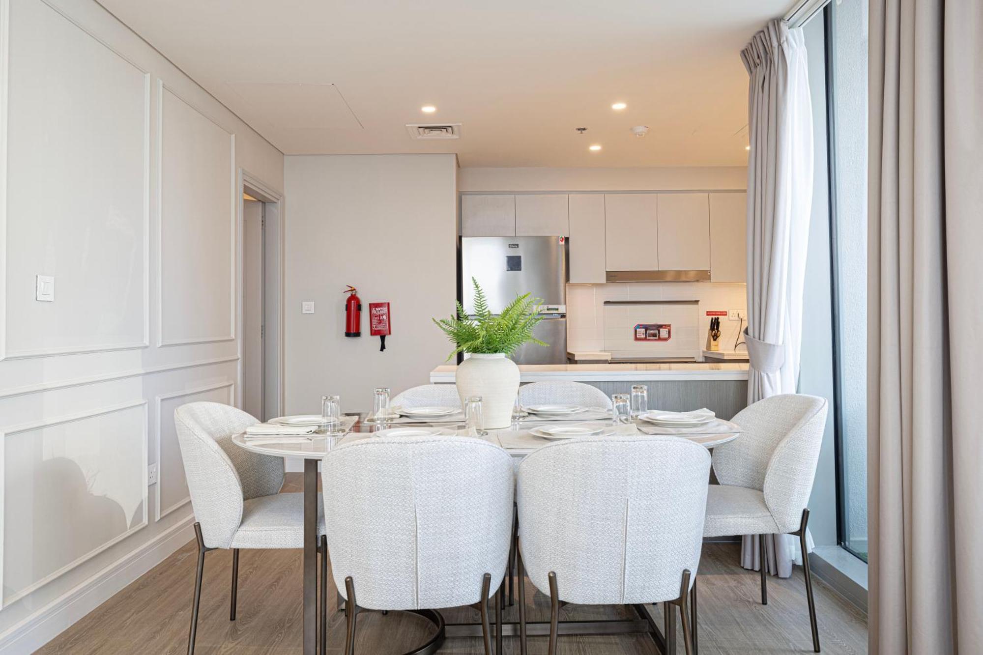 Magnificent - Stylish 3 Bedroom Retreat With A Burj Khalifa View
