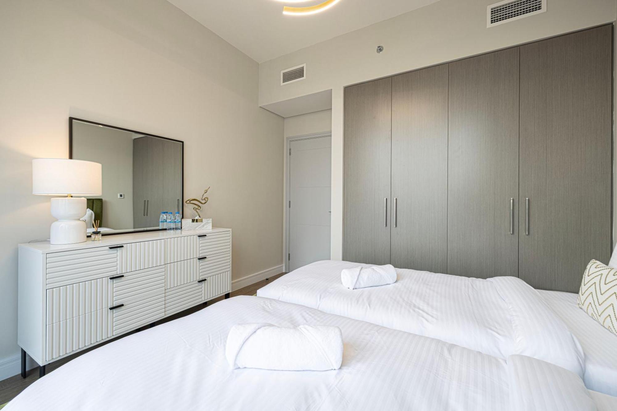 Magnificent - Stylish 3 Bedroom Retreat With A Burj Khalifa View Dubai
