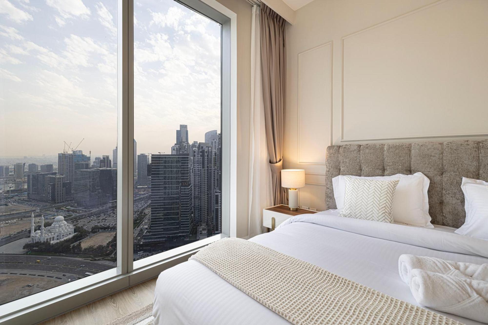 Magnificent - Stylish 3 Bedroom Retreat With A Burj Khalifa View Apartment